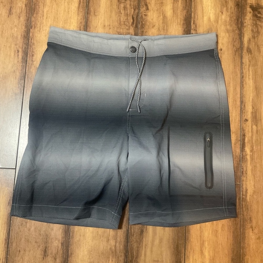 Mack Weldon Striped Ombre Active Board Shorts
Size 33/34